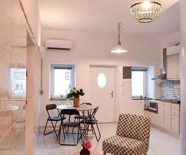 Grandma's Homes * Ημεροβίγλι