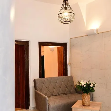 Grandma's Homes Imerovigli (Santorini)