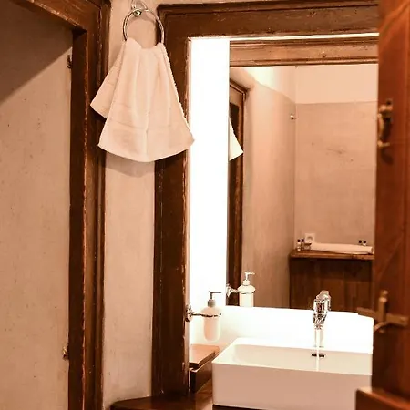 Grandma's Homes Imerovigli (Santorini)