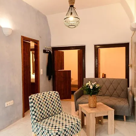 Grandma's Homes * Imerovigli (Santorini)