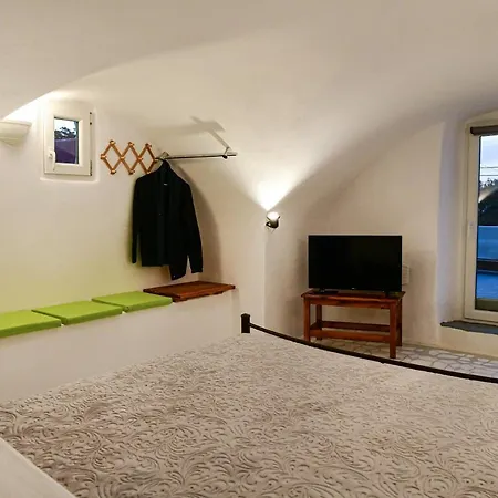 Grandma's Homes Daire Imerovigli (Santorini)